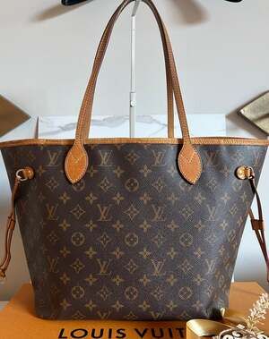 Louis Vuitton Neverfull MM in Monogram Canvas